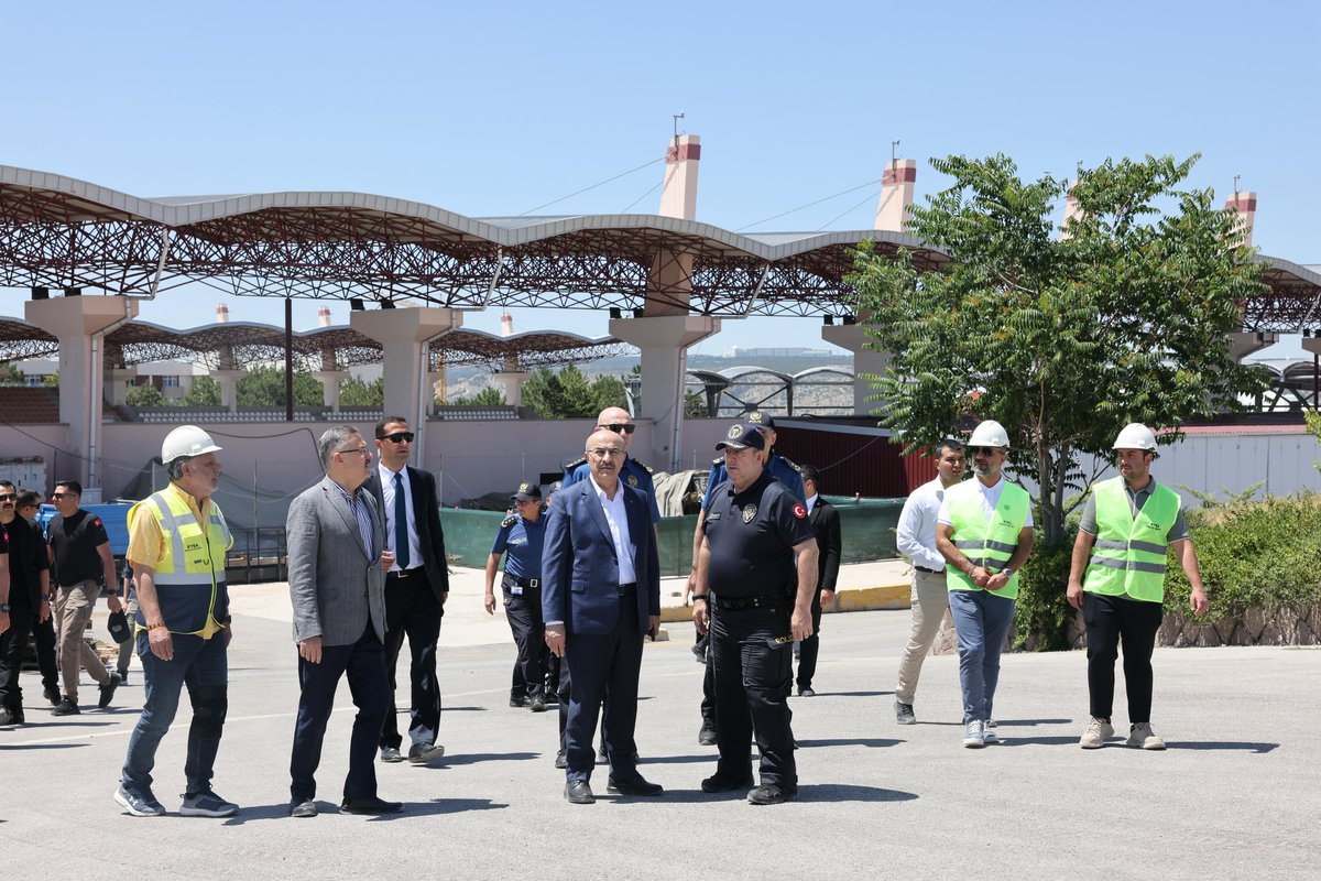 Teşkilatımızın güzide eğitim kurumu #PolisAkademisi’ni ziyaret ettik. Yürütülen çalışmaları yerinde inceleyerek değerli personelimizle bir araya geldik. 

📍Ankara