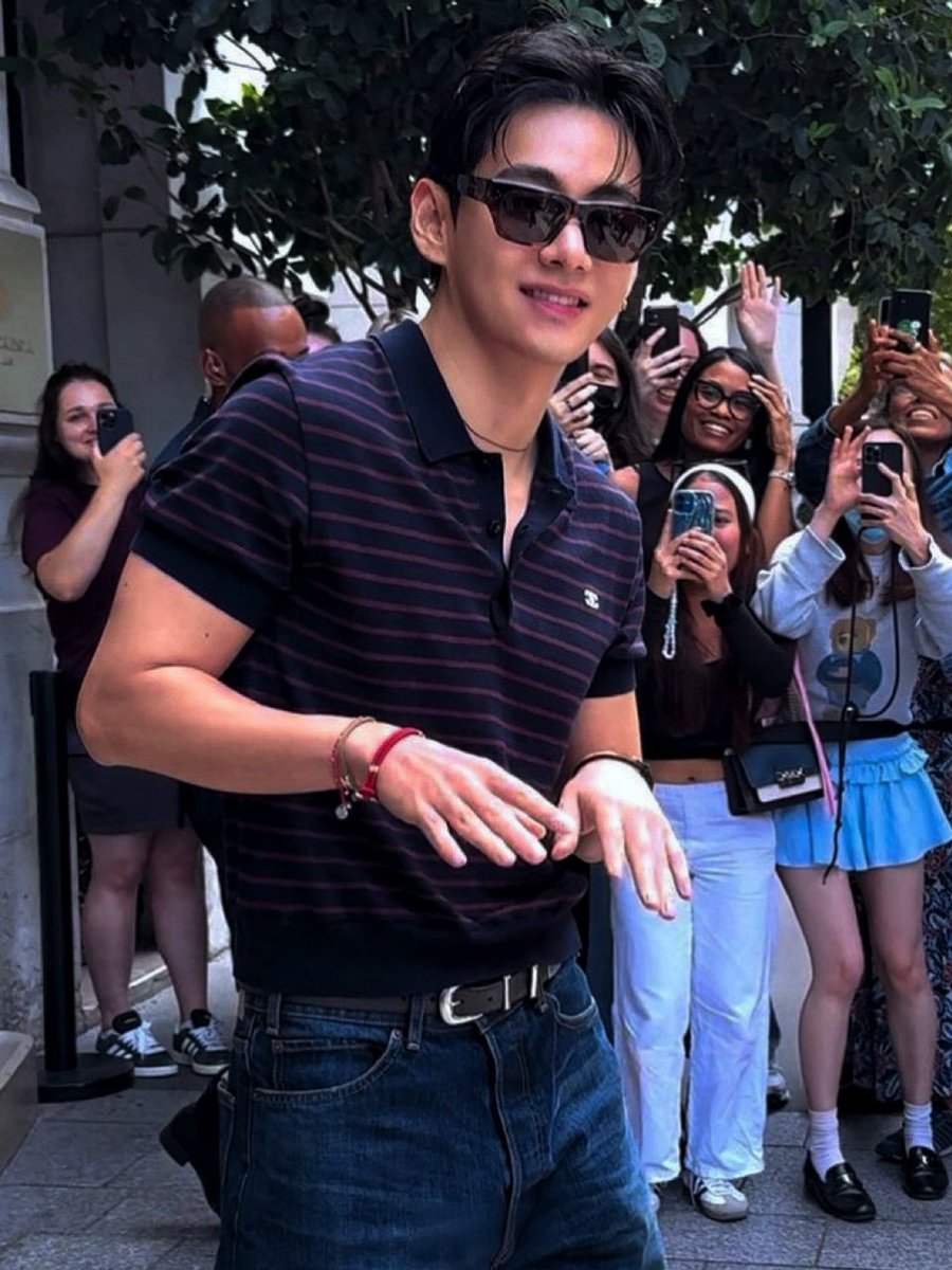 Kim Taehyung is serving face after face, looking devastatingly handsome, impossibly gorgeous, and absolutely sublime, leaving us utterly speechless as words fail to capture his breathtaking magnificence.