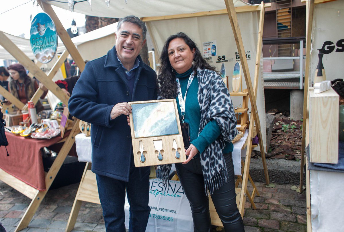 Mi compromiso con nuestra comuna es recuperar los espacios públicos, fortalecer la cultura en los barrios y devolverle la vida a la comuna.

Por eso hoy dimos inicio al #ViveLastarria, una jornada para reencontrarnos en uno de los barrios más emblemáticos de Santiago. Hasta las