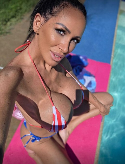 Watch Mandy Bright's leaked NSFW photo on TwXstars