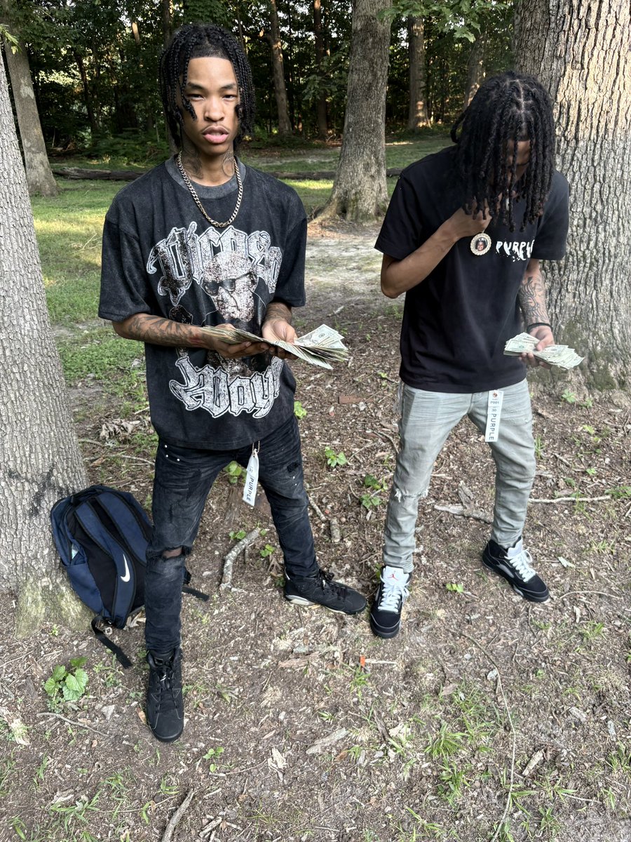 vDrainz's tweet photo. got his back mo den his spine do on my life https://t.co/DArul46GbL