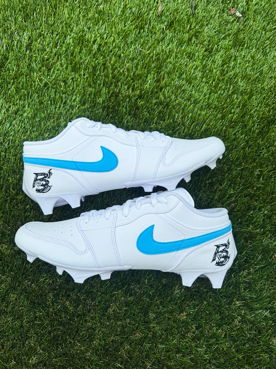 RaisingCustoms's tweet image. Custom football cleats for our favorite Columbia University player!