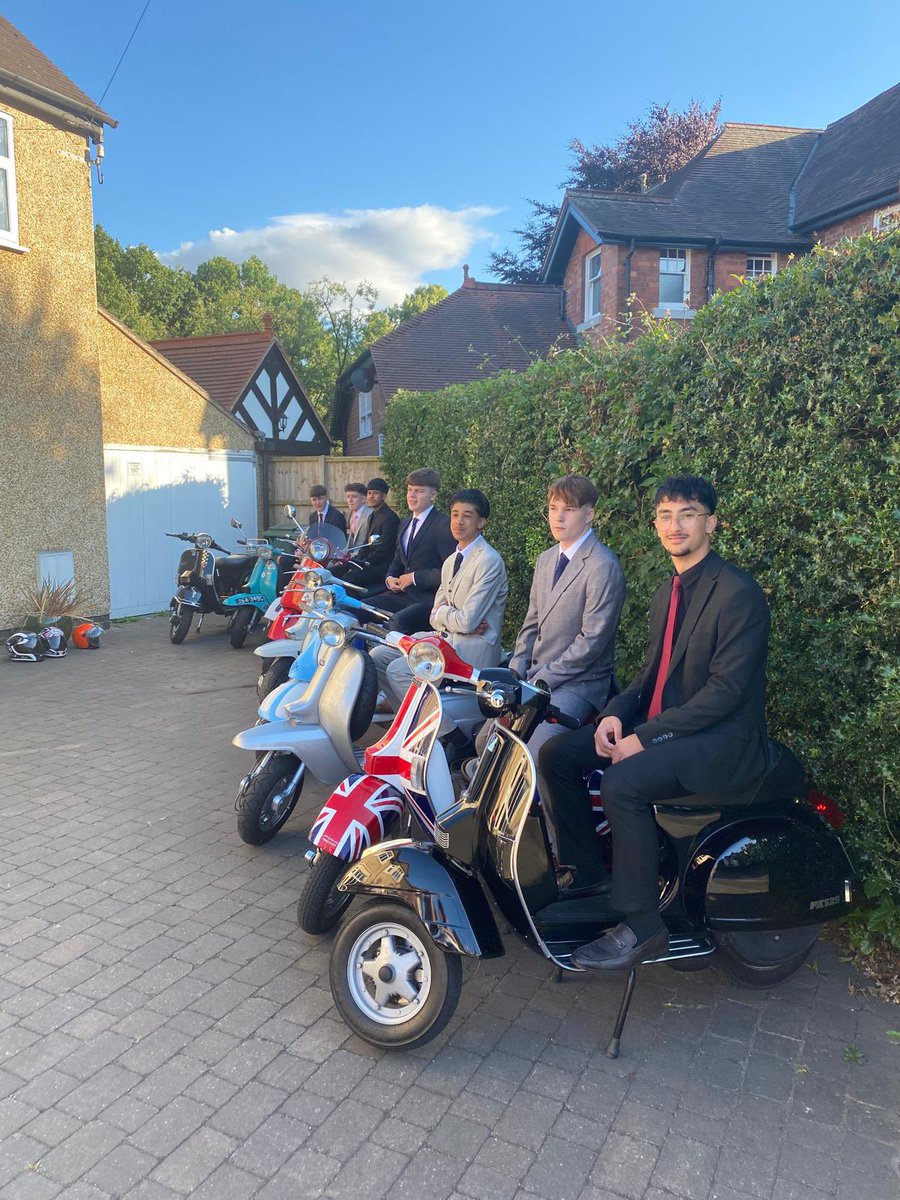 sara_sararadley's tweet image. My friend Garrett ,along with some of the other members of Heart of England Scooter Club, got his son Tom and mates to their prom in a very cool manner. @dave_wakeling @BSkansoul @FromtheJam1 #modlife