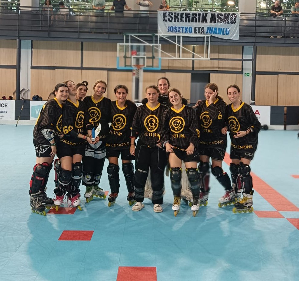Rolling Lemons Valladolid (@rolling_lemons) on Twitter photo Torneando en verano con el senior femenino ☀️🏒😎
📍 Bergara
¡Gracias! <a href="/BurdinolaKluba/">Burdinola Irristaketa kluba</a> 😊
#rollinglemons #hockeylinea #deportevalladolid Torneando en verano con el senior femenino ☀️🏒😎
📍 Bergara
¡Gracias! <a href="/BurdinolaKluba/">Burdinola Irristaketa kluba</a> 😊
#rollinglemons #hockeylinea #deportevalladolid