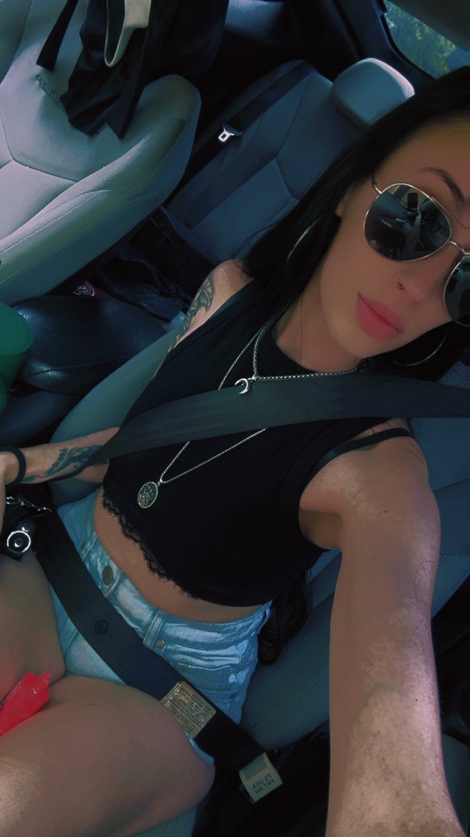 Good afternoon finndom. 😈 I look expensive because I am. Don’t mistake this seatbelt for restraint. I could drain you dry without lifting a finger. Pay me like your freedom depends on it. 🐍

Findom Femdom