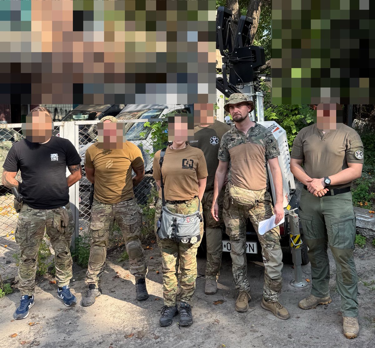 DamianDuda17's tweet image. (Wrzucam ponownie po zbanowaniu)
Wygląda jak zwykle zdjęcie grupowe, ale dla nas to kolejny rozdział naszej frontowej Odysei. Chociaż ta historia trwa od miesiąca, dzisiaj możemy to oficjalnie ogłosić. Pracujemy na rzecz 3 Samodzielnej Brygady Szturmowej, zwanej też „strażakiem…