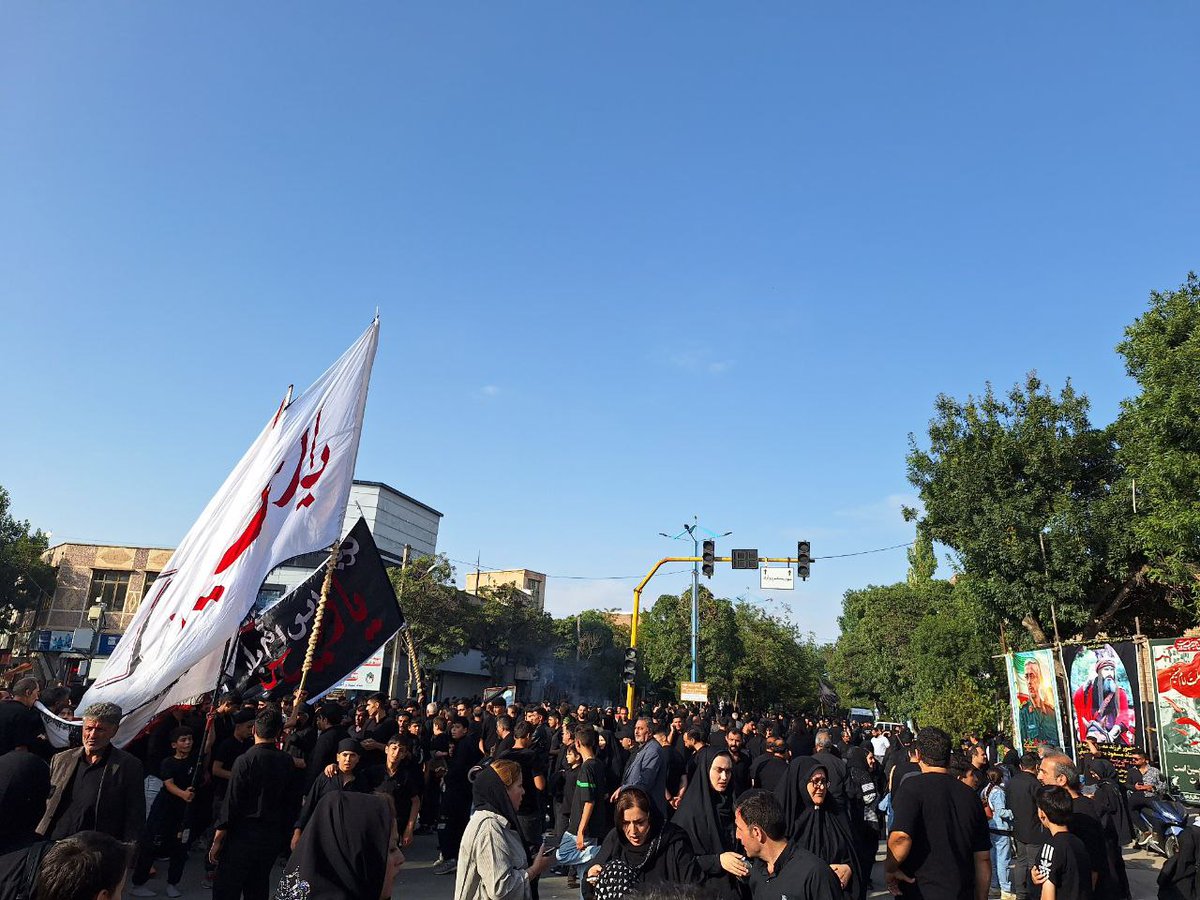 zahra_asl119's tweet photo. محرم امسال اکثرا هیات یک صدای واحد 
داشتند که؛ ما ملت امام حسینم ما ملت شهادتیم
#ملت_امام_حسین 
#حسین_عاشیقلری https://t.co/CEvxtSAfiV