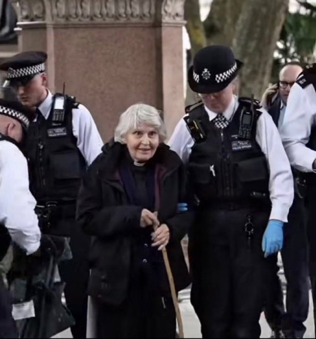 No doubt they’ll say her ‘burka’ was ‘a dead giveaway’ and the tabloids will warn ‘Burka Sue is coming for you’.