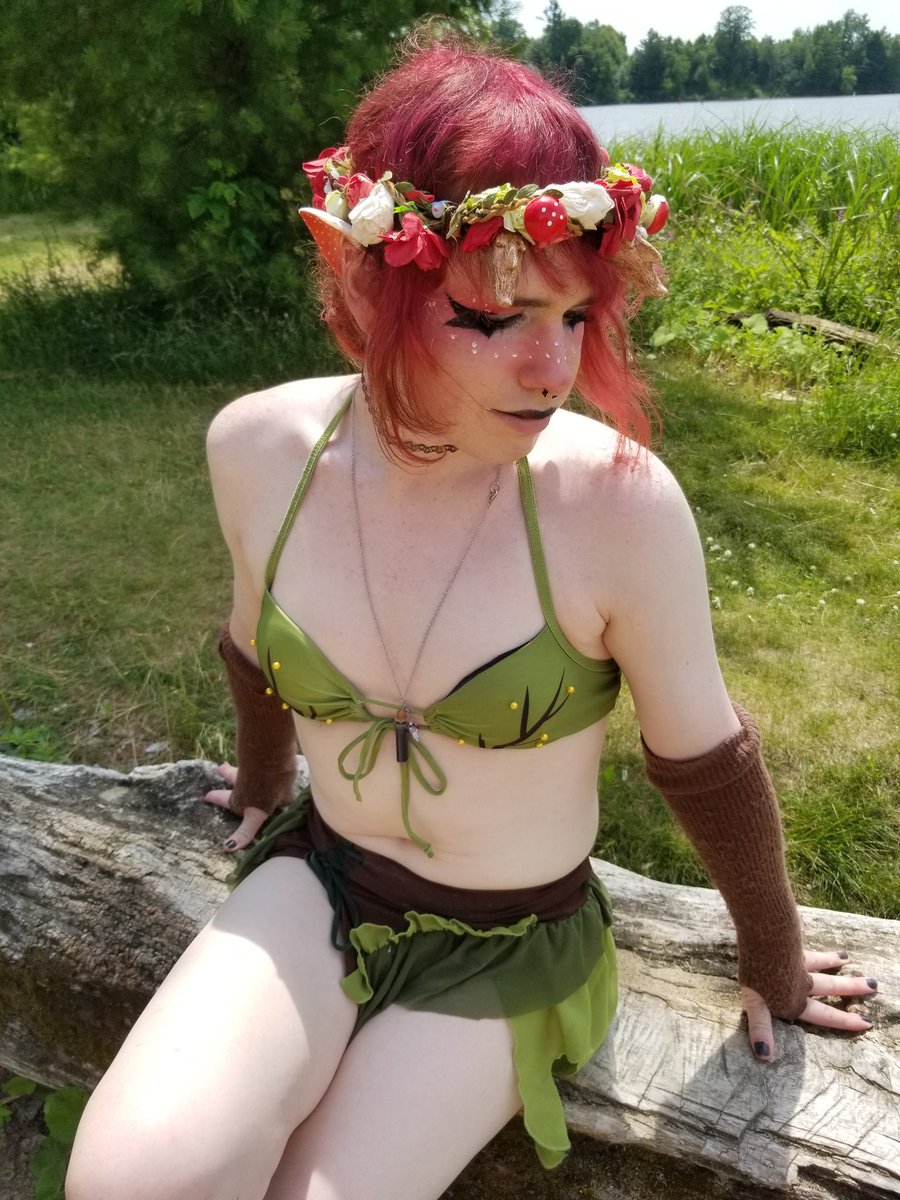Gracideart's tweet image. fae at the beach :3

y'all better be normal about these