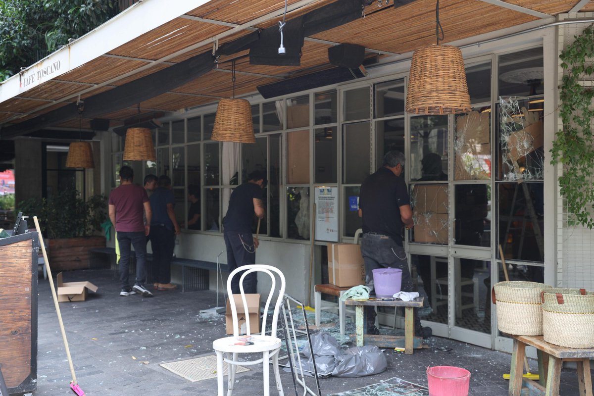 🚷 Restaurantes vandalizados siguen cerrados tras protesta antigentrificación

🧹 A un día de las manifestaciones en la colonia Hipódromo, Juárez, Condesa y Roma, varios comercios afectados permanecen cerrados. En un recorrido de EL UNIVERSAL se observó que lugares como