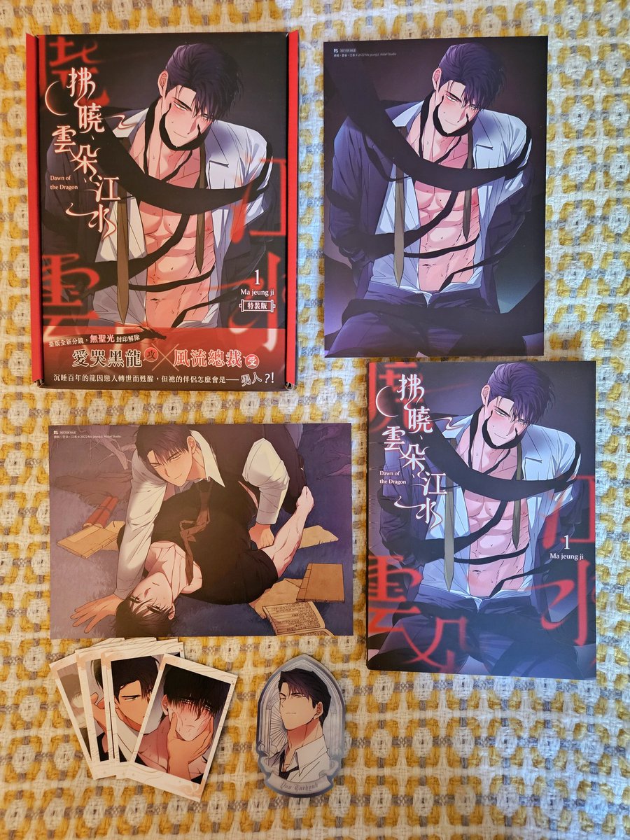 moonmoods1's tweet image. Thank you so much again @AsiaGou - as always, everything arrived in impeccable condition π₯° So grateful to have been able to purchase the Radio Storm limited set with the gorgeous art on the extra artboard and the uncensored version of Dawn of the Dragon! #asiagoufeedback