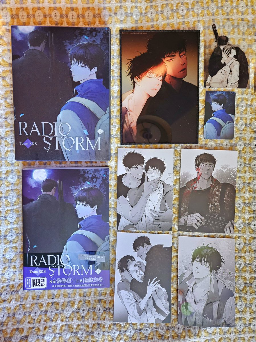 moonmoods1's tweet image. Thank you so much again @AsiaGou - as always, everything arrived in impeccable condition π₯° So grateful to have been able to purchase the Radio Storm limited set with the gorgeous art on the extra artboard and the uncensored version of Dawn of the Dragon! #asiagoufeedback