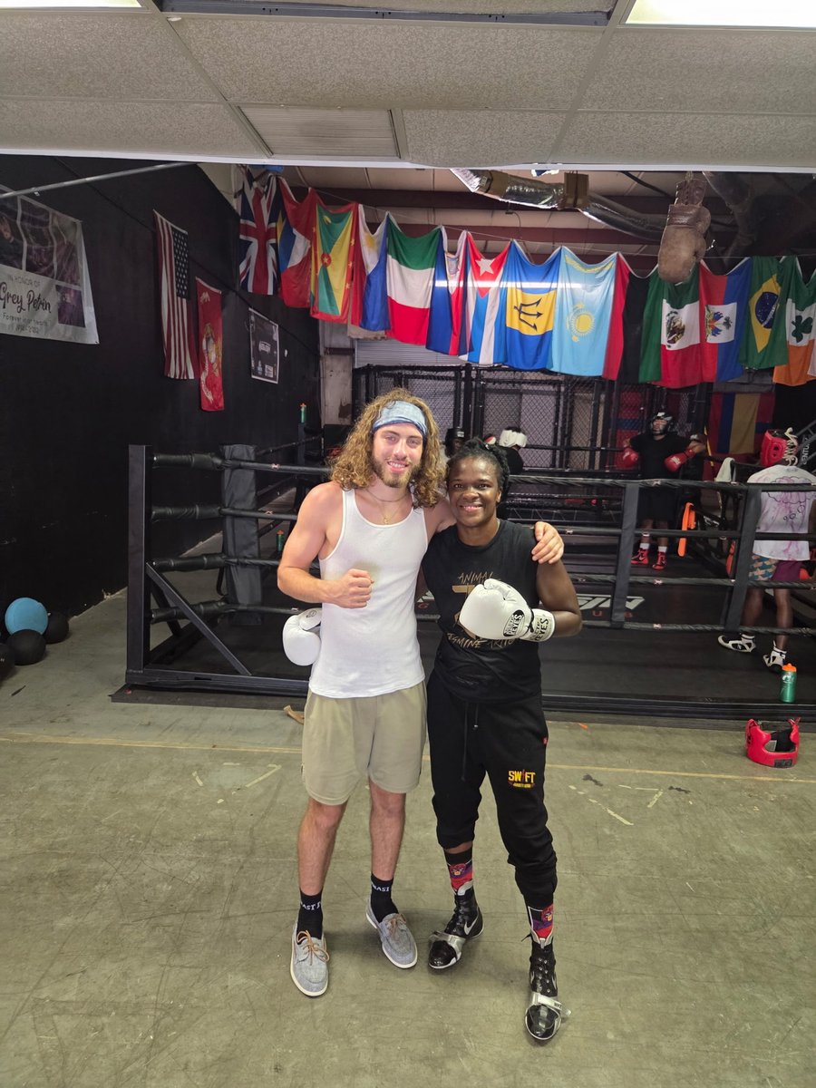 tiarabrownbox's tweet image. Great sparring today from the champ Calvin Sheeley 🏆. All I know is hard work & I hit even harder in my Cleyto Reyes gloves 🥊 #Boxing #ChampionsLeague