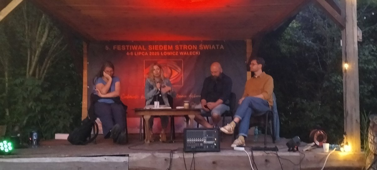 Agnieszka Bryc (@agnieszkabryc) on Twitter photo Czy czytać Dostojewskiego? Pyta Agata <a href="/AKasprolewicz/">Agata Kasprolewicz</a> , odpowiadają Agnieszka Lichnerowicz <a href="/Swiatopodglad/">Światopodgląd TOK FM</a>, <a href="/KubaBenedyczak/">Kuba Benedyczak</a> i Zbyszek Parafianowicz.
Festiwal Siedem Stron Świata:) Czy czytać Dostojewskiego? Pyta Agata <a href="/AKasprolewicz/">Agata Kasprolewicz</a> , odpowiadają Agnieszka Lichnerowicz <a href="/Swiatopodglad/">Światopodgląd TOK FM</a>, <a href="/KubaBenedyczak/">Kuba Benedyczak</a> i Zbyszek Parafianowicz.
Festiwal Siedem Stron Świata:)