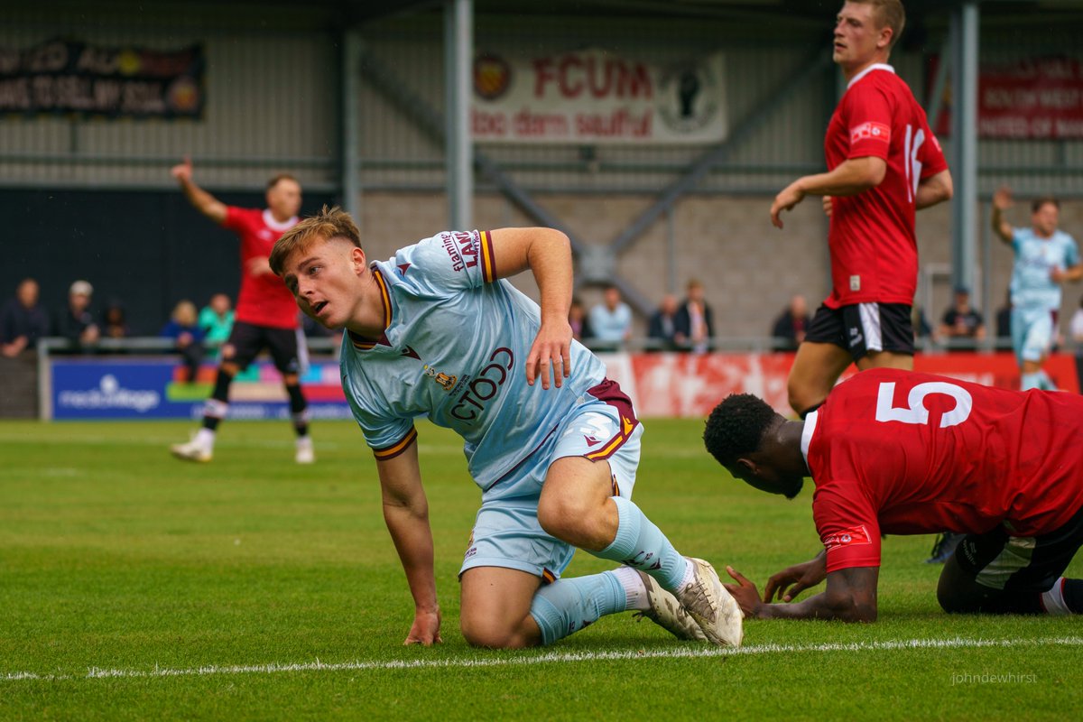 Football is back with #BCAFC 1-0 winners at <a href="/FCUnitedMcr/">FC United of Manchester 🟥⬜⬛</a>. #Bradford 1/2