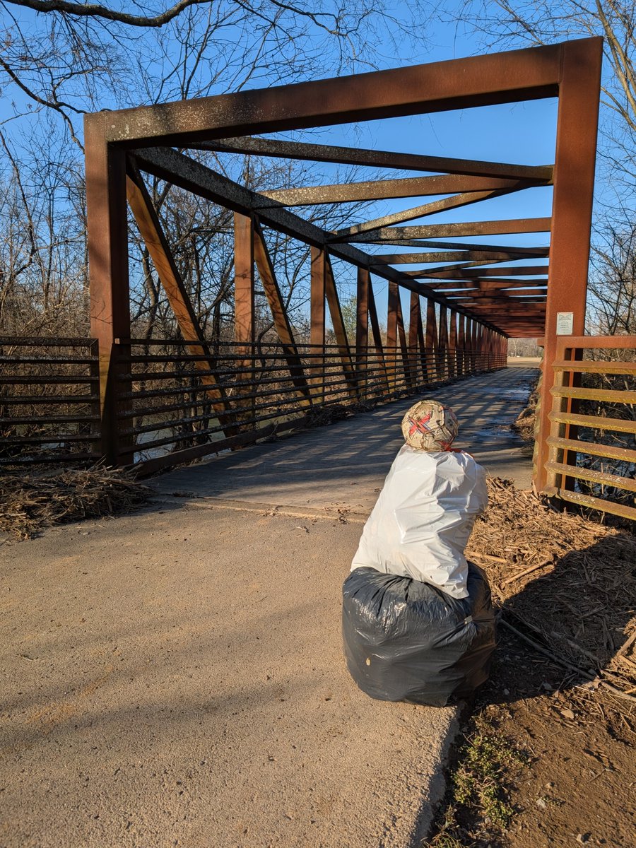 1/2 Check out our Trash Masters at work! Submit a photo 📸 of yourself picking up trash within the Trash Masters Rewards Program to earn even more points*. 

🏆 Points on points on points!

📸 submissions: Audelia, Frank &amp; Carol
