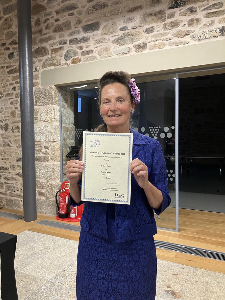 Janenewberry55's tweet image. @KatrinaNaomi winning her Holyer an Gof Award for Cornish Literature - poetry section. Richly deserved for Battery Rocks.
@PoetrySociety #writingcommunity