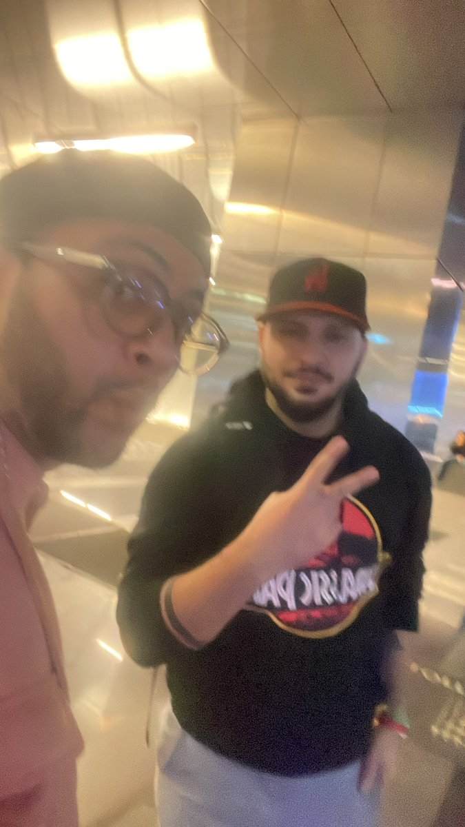 Ya aterrizamos 🛬🤪

Nos vemos en unas horas para el T1 vs BLG por <a href="/LTAEspanol/">LTA</a>.

<a href="/JJEXLoL/">Alberto 'JJ EX' Laveaga</a> tiene jetlag y yo no me he duchado 

#msi2025