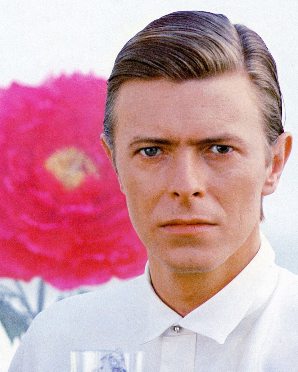 DavidBowieReal's tweet image. CRYSTAL JAPAN 45 IS 45 TODAY
“I’m under Japanese influence...”
David Bowie’s hauntingly beautiful instrumental, Crystal Japan (originally titled Fujimoto San), was initially released as a Japanese only vinyl 45 single forty-five years ago today.
Crystal Japan is a synthesiser…