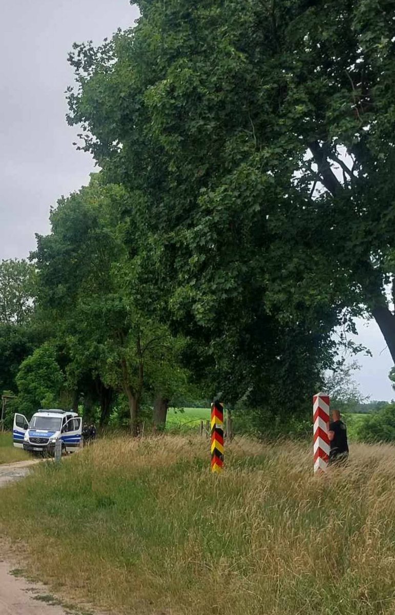 ZZNSZSzczecin's tweet photo. Hej Bruner i spółka nie z nami @zz__nsz takie numery i tędy nie przejedziecie❗
Ciąg dalszy naszych wizyt na małych przejściach granicznych.
#ZwiązekŻołnierzyNSZ #NarodoweSiłyZbrojne #ZJ #Idea #ZŻNSZ 🦎🐺 #stopimigracji #patrol #granica https://t.co/acEART6lbl