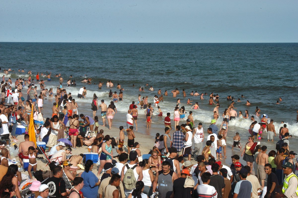 Swim safety begins with you! Always swim sober, follow the rules, and closely supervise children. Bookmark this post for more safety tips from a Jones Beach lifeguard, and share it with every swimmer you know. loom.ly/MWEjTQE