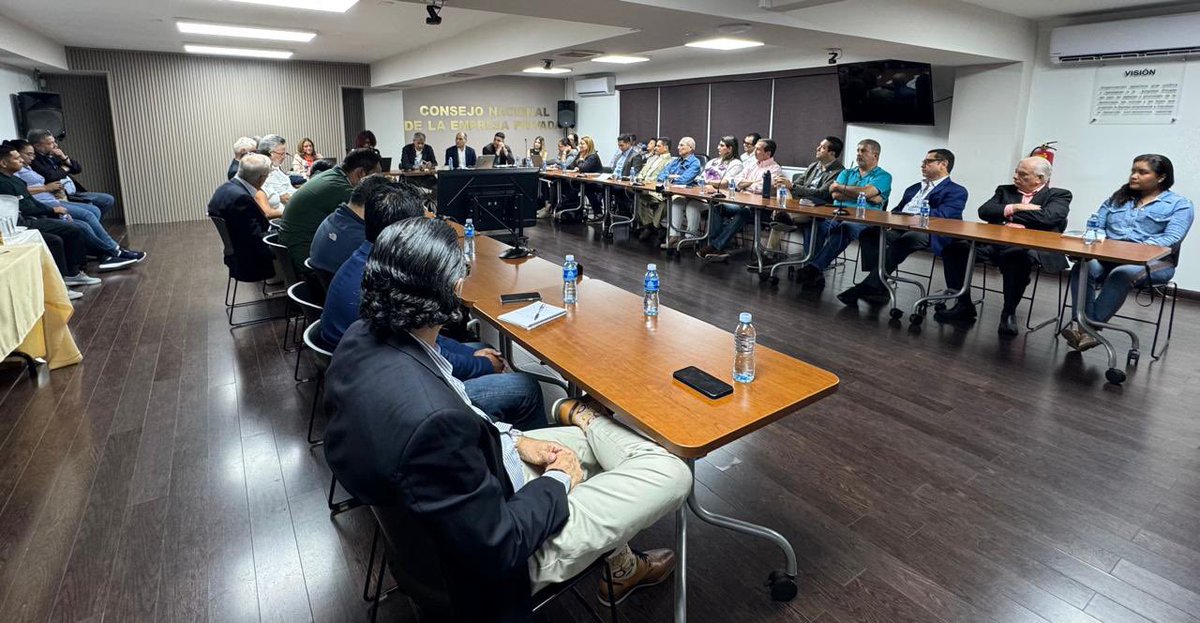 CONEPPanama's tweet photo. El día de ayer, las mesas multisectoriales de trabajo sobre sostenibilidad hídrica se volvieron a reunir para analizar los resultados del Foro – Exhibición Agua 4.0 Vida en Desarrollo. 

#Agua40 #CoNEP #HojaDeRutaHídrica #PanamáSostenible #Multisectorial #GestiónDelAgua https://t.co/3i4DleXfr4