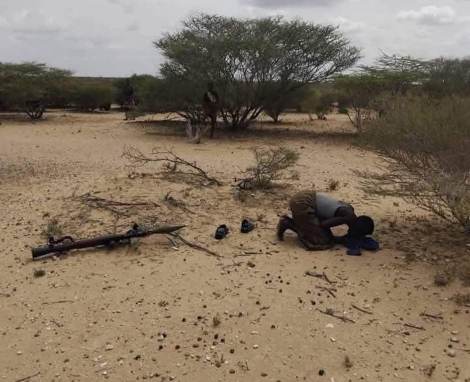 Macawisley Salaada Kama Kaftamaan xitaa hadii Xabad ey socoto.

Taasi micnahiido waa in Alle ku xurnaashaha iyo guusha aay isla socda.