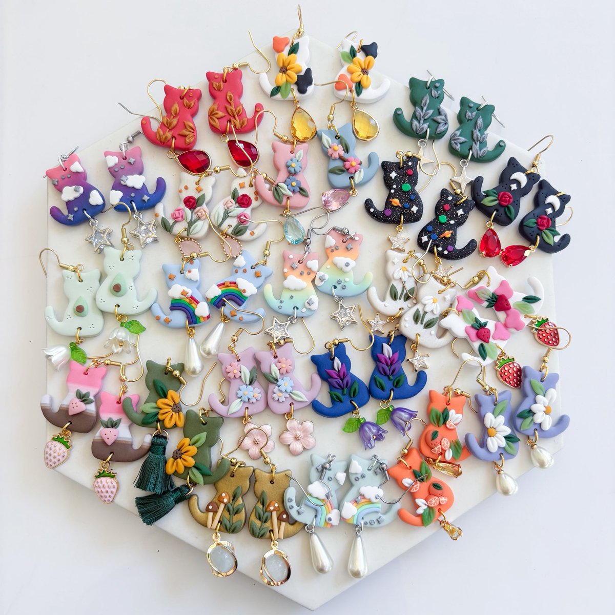 peripheralUS's tweet image. this is what happens when i (an earring maker) sees a cat literally once
cat earrings online now!! peripheral.us