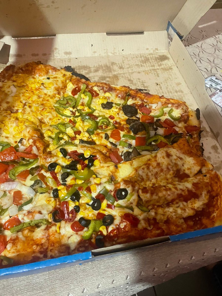 daveshhhh's tweet photo. "Ordered @dominos_india @dominos pizza, delivery completely spilled! 😡 Been trying to complain via virtual assistant &amp; customer care for 10-12 days, no response! Terrible service!❌ customer id generated 3-4 times but no response till now #Dominos #CustomerService #pizzafail https://t.co/5gm8HOqhaL