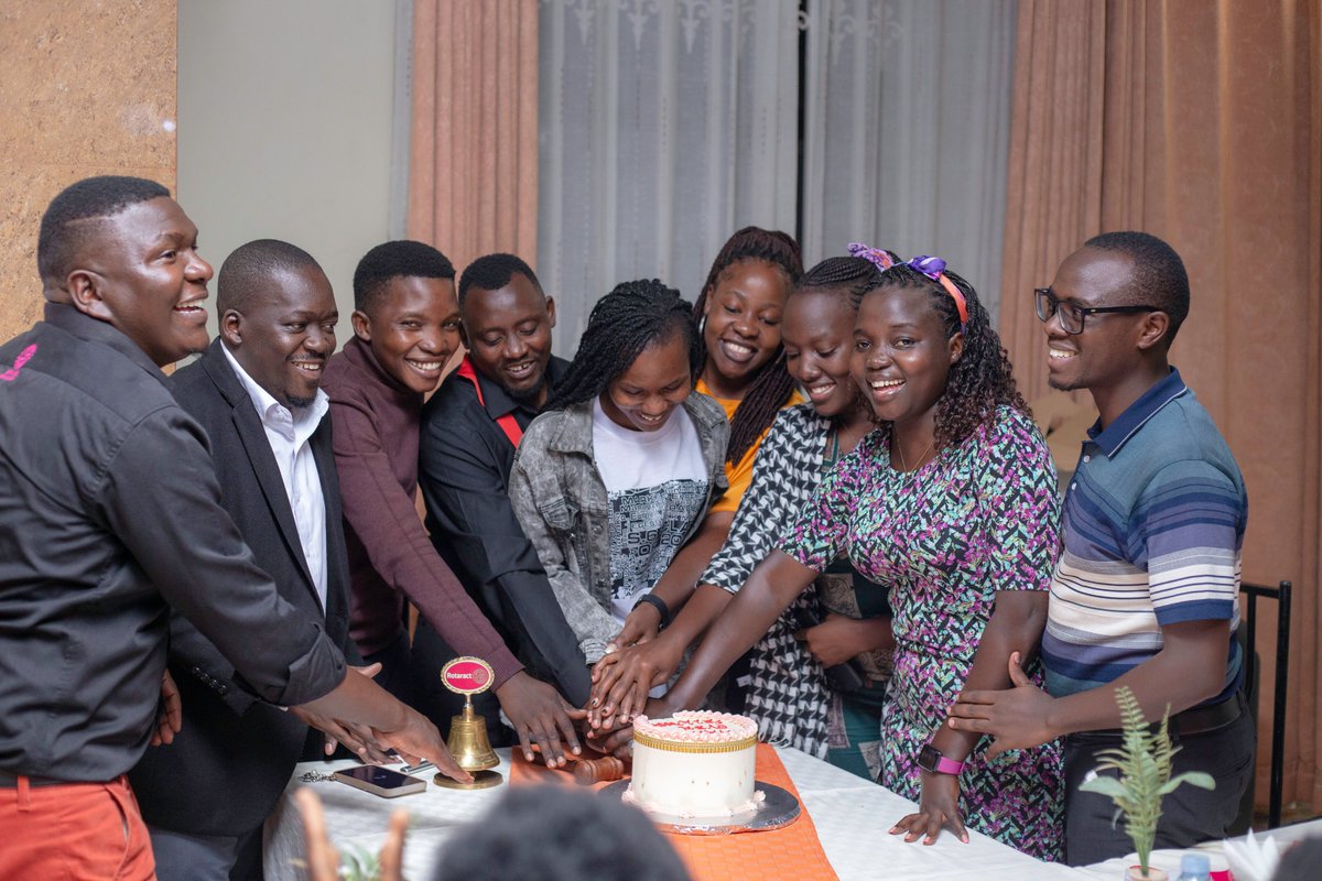 AgrippaByayesu's tweet image. We had a peaceful handover ceremony at @rubaga_lakeview presided over by @geofbusinge at @jevinehotel1 . We appreciate our mother club @rubagalakeview for the sponsorship.
Best wishes to @goobi_gabriel our Action President in this new Rotaract year!✨💚🙏