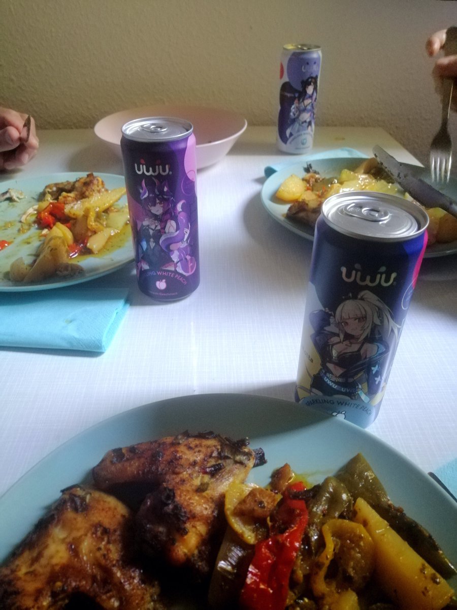 Defi (the UwU Viking) 💪Dokomi 2025💪 (@ddefineus) on Twitter photo Wenn man zum Essen bei Mama eingeladen ist und sie auch <a href="/uwudrink/">UWU®</a> hat 💪
Featuring:
<a href="/EineLotta/">Lotta 💎║Shiroco</a> 💙
<a href="/MissMoep/">Moepi 🌸/🐙</a> 💜
<a href="/Sukidingels/">Suki🐼Dingels🍉@DOKOMI</a> 🤍 Wenn man zum Essen bei Mama eingeladen ist und sie auch <a href="/uwudrink/">UWU®</a> hat 💪
Featuring:
<a href="/EineLotta/">Lotta 💎║Shiroco</a> 💙
<a href="/MissMoep/">Moepi 🌸/🐙</a> 💜
<a href="/Sukidingels/">Suki🐼Dingels🍉@DOKOMI</a> 🤍