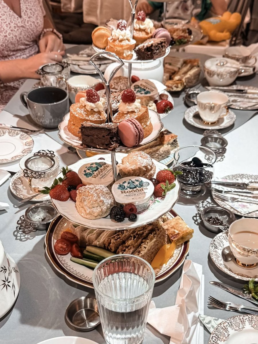 OriginalShrews's tweet image. For today’s first Indie Week spotlight, we’re letting our sweet tooth lead the way.
Tucked away in the heart of #Shrewsbury, The Crafty Cat Tea Lounge has everything you’d want from a proper cream tea: homemade bakes, vintage china, and a cosy, welcoming atmosphere 🫖🍰