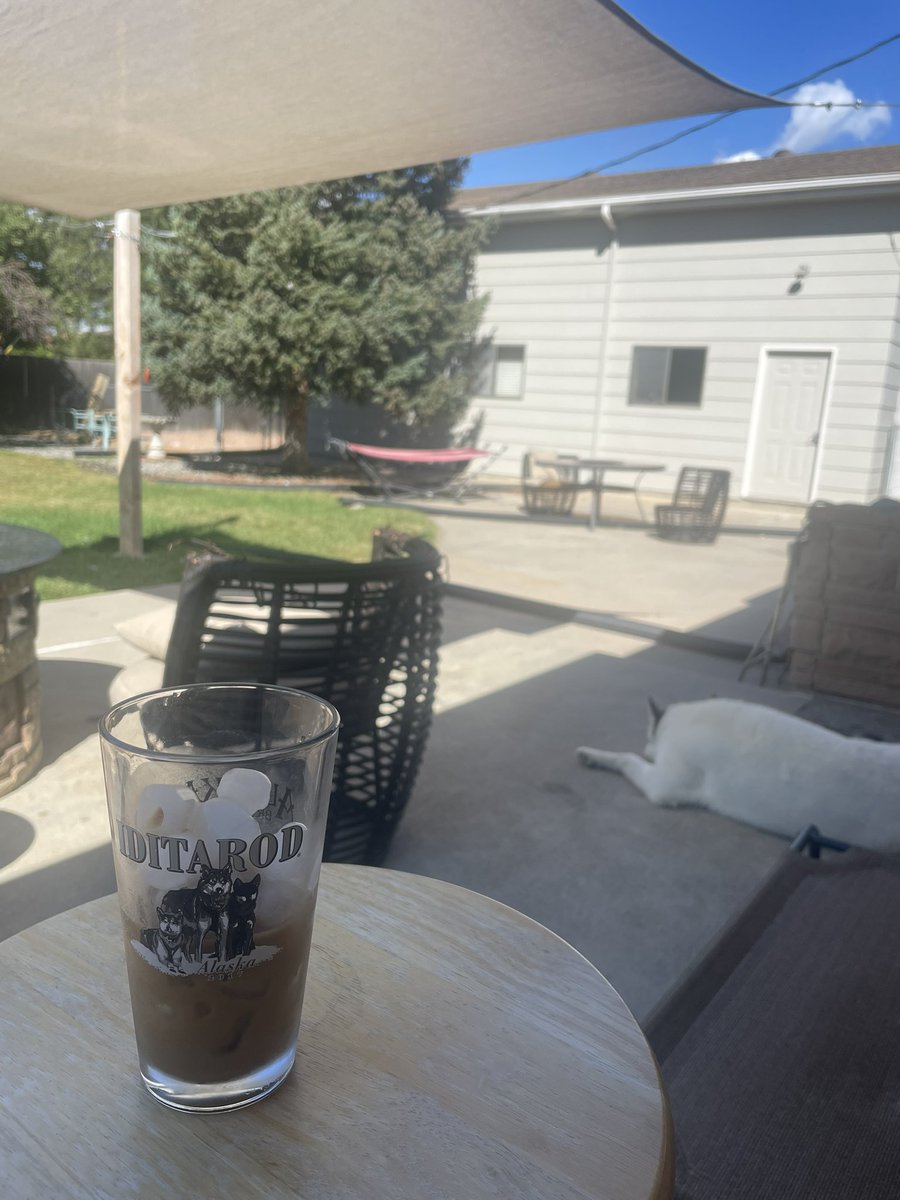 coloradohusky's tweet photo. Vibe’in Vibe’in and more Vibe’in
☕️ 🍺 🍷 and 🥃 
Just need a cigar 🌬️ and I’d have it all covered 😜 😏 
#fiftywhat ? 😉 
#dadbod 
#DadBodNation 
#grandpabod , yep, I’m a 3x grandpa 😎 https://t.co/TL7dEXw7vo