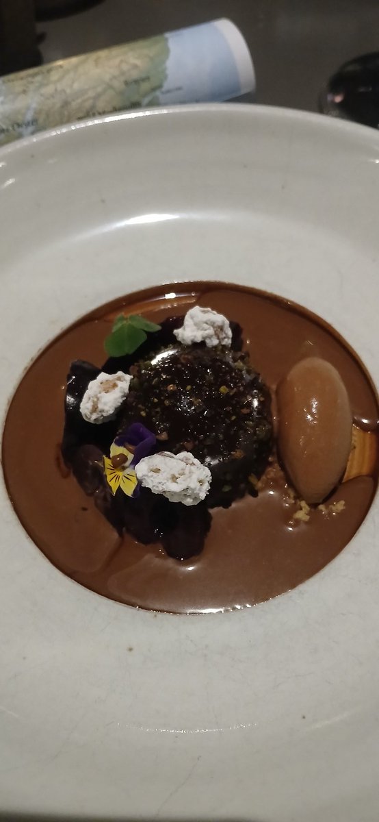1NightmareFuel's tweet image. Food so bad in Scotland I went to a Michelin restaurant