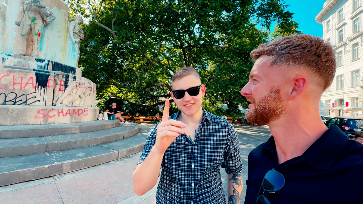 freiformation's tweet image. Ich laufe durch die Straßen von Wien 🇦🇹 halte meine Kamera drauf und spüre sofort: Hier ist nichts mehr wie früher. Die Gesichter haben sich verändert. Die Sprache. Die Stimmung.
Ich werde mitten in der Aufnahme bedroht. Einfach so. Weil ich filme. 
Nachts reißt es mich aus dem…