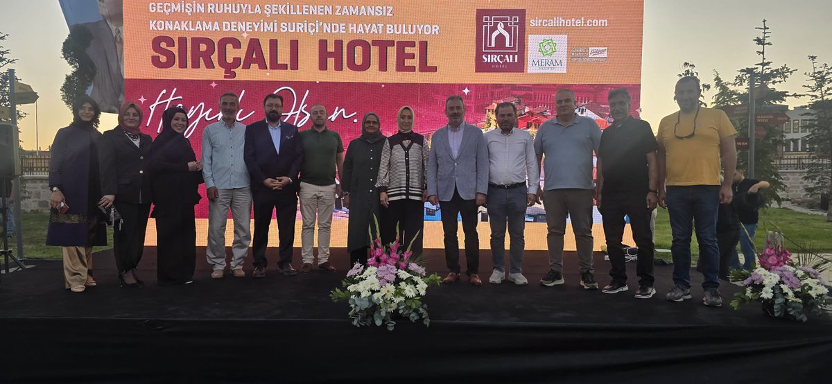 Bir rüya daha gerçeğe dönüştü…
Meram’ın kalbinde yıllardır hayal edilen Şükran Kentsel Dönüşüm Projesi’nin en özel adımlarından biri olan Sırçalı Hotel’in açılışına, Yönetim Kurulu üyelerimizle birlikte katıldık.

Şehrimizin kimliğine değer katan bu vizyoner projeyle yalnızca