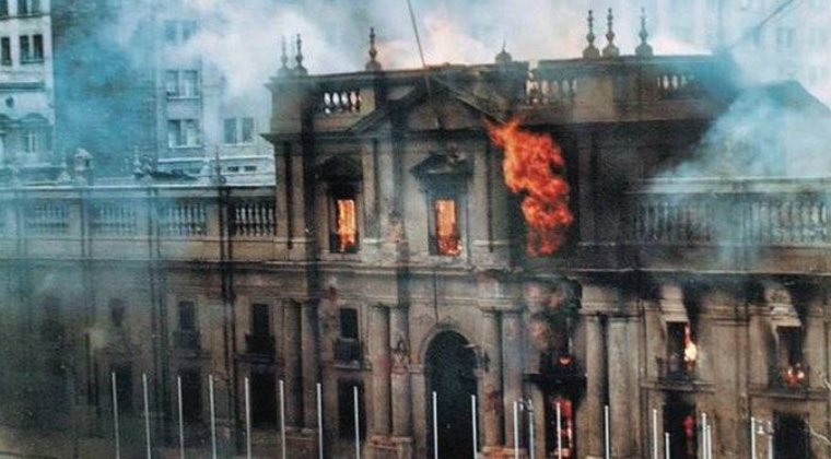 Qué hemos aprendido en los últimos años sobre nuestra historia?

Que esta foto ha sido una forma PERMANENTE de operar de la derecha empresarial y política en Chile.

.
