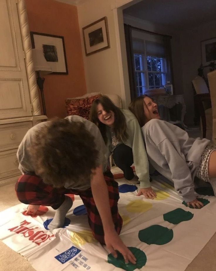 aarondevils's tweet photo. jogos de tabuleiro e cartas para se divertir com amigos — a thread https://t.co/x2fTcL5qDV