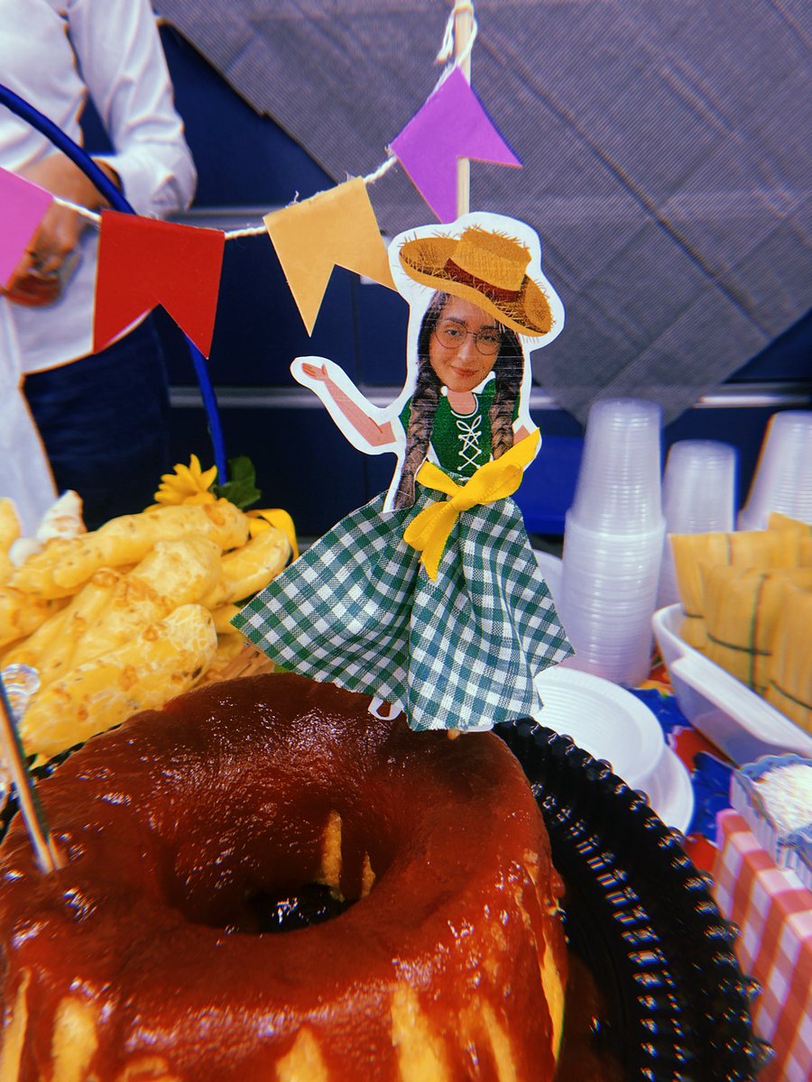 thaispetaculo's tweet photo. O parabéns corporativo esse ano me matou demais kkkk https://t.co/WIrmkwBUr2