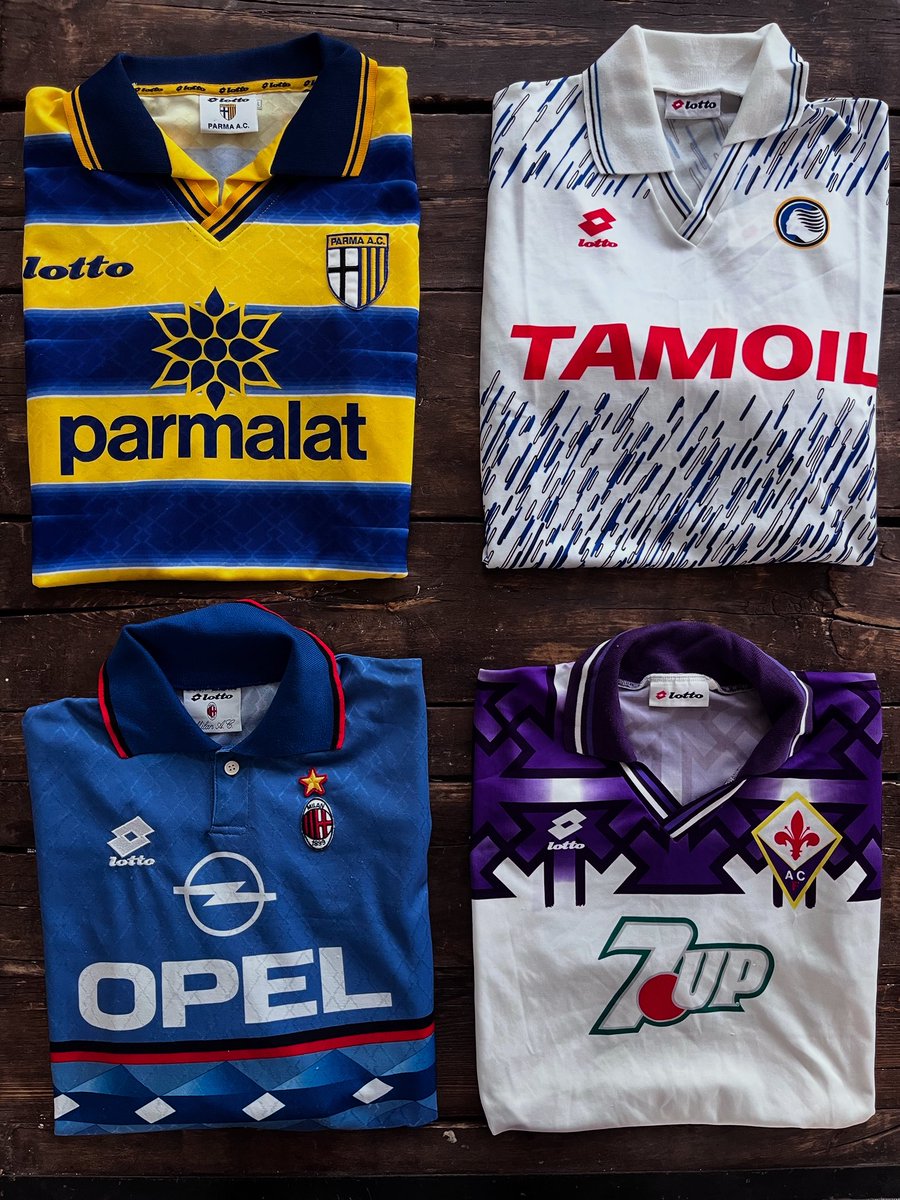 CollarUpKits's tweet image. In my upcoming book, Football Kit Italia, I explore #lotto ‘s impact on #seriea in the 1990s . At the start of the decade, domestic manufacturers like @lottosport dominated the scene and delivered hit after hit for a swath of top teams 👊. Available now for pre-order 🇮🇹