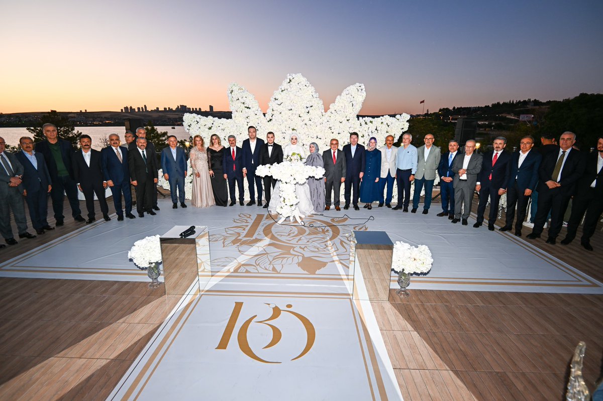 Gençlik Kolları MKYK üyemiz Ömer Faruk Alkan ve Beyza kardeşimizin nikahlarına şahitlik ettik.

Kendilerine bir ömür boyu saadet diliyorum. 💐