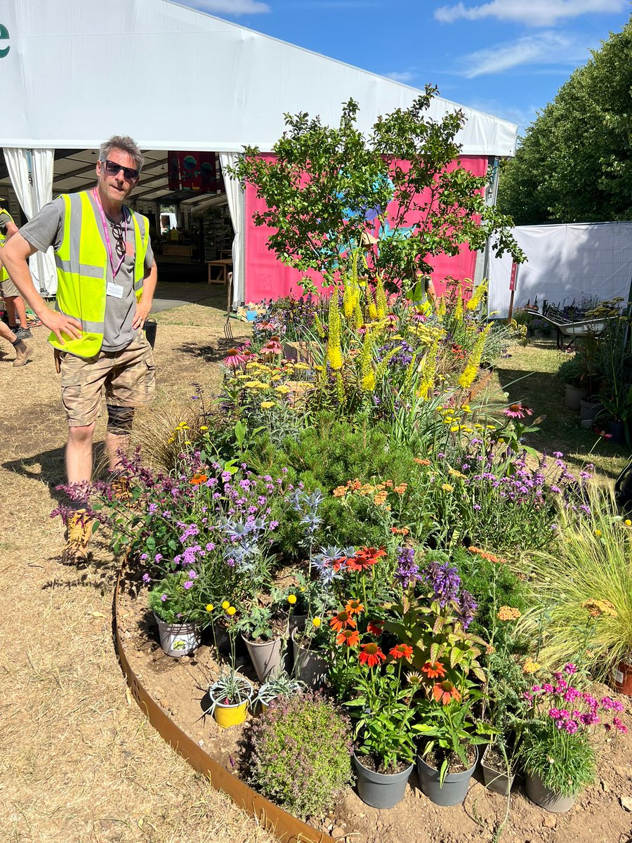 HortusLoci's tweet image. A brilliant week at #RHSHamptonCourt! 🌿 We’re proud to sponsor the Pocket Planting category again this year, which champions new talent entering the industry. Huge congrats to all the medal-winning designs, especially Golds for Green the Gap &amp;amp; Sunlight Shining Through! 💛👏