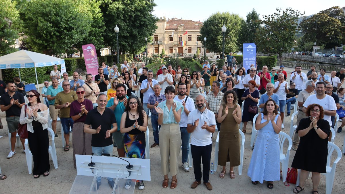 anaponton's tweet image. Xunto ás compañeiras e os compañeiros de Redondela e Pazos de Borbén, 'quentando motores' para a celebración do Día da Patria.
Orgullo de militancia!💙
