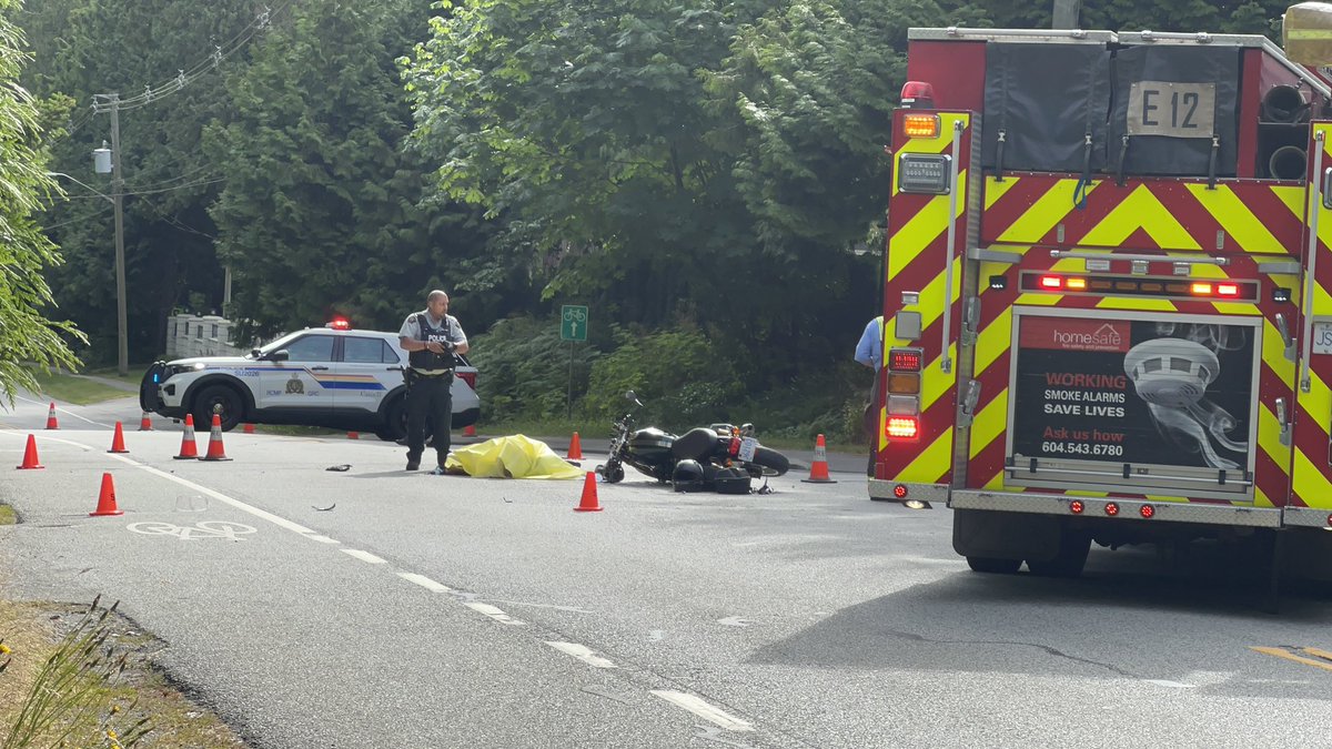 garhan3's tweet photo. Sad start to the morning in South Surrey. Motorcyclist killed in crash with pickup at 132 st &amp; Crescent Road. https://t.co/Rbn0p2tdLw