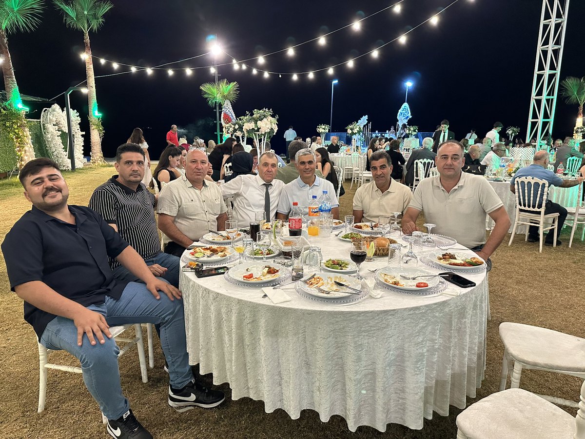 İsdemir Nakliyat müdürlüğü çalışanları Recep YETER ve Nazmi GÜL’ün evlatlarının düğün merasimlerine katıldık.Genç çiftlerimize iki cihanda saadetler dilerim.