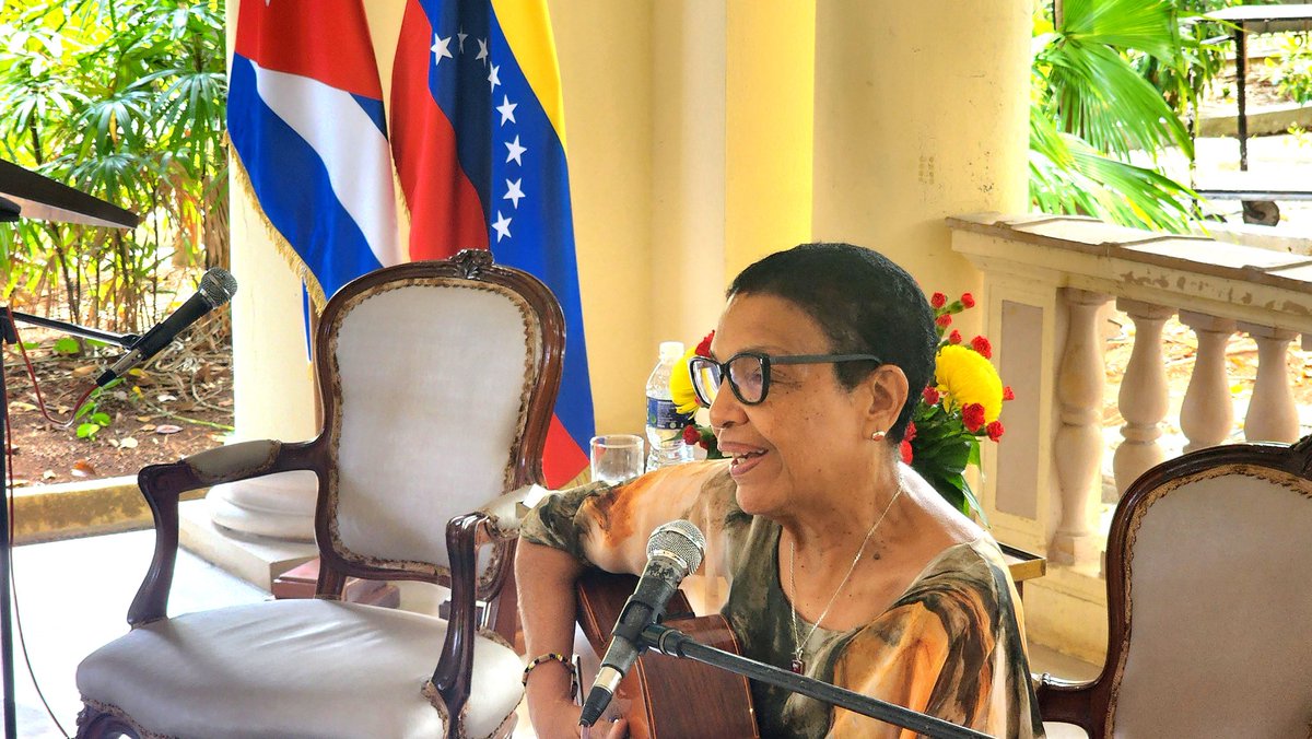 1/3En el Instituto Cubano de Amistad con los Pueblos, se realizó el Conversatorio “Trascendencia política e histórica de la Firma del Acta de la Independencia del 05 de julio de 1811”, con la participación del Investigador y politólogo Pavel Alemán y el Embajador Orlando Maneiro