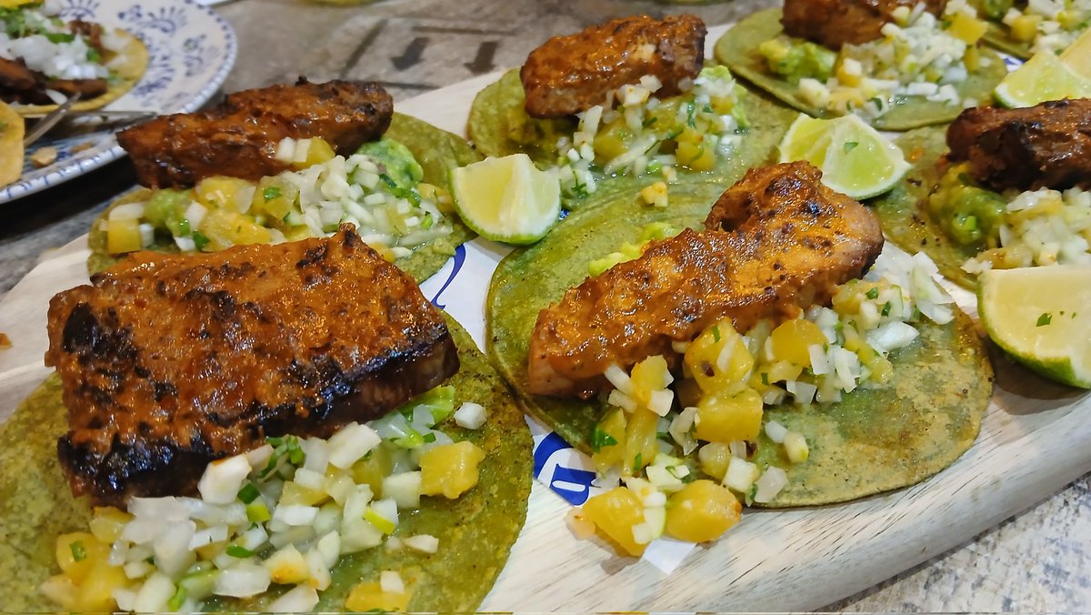 vtemarticent's tweet image. Enjoying a Mexican dinner🇲🇽🇲🇽🇲🇽, tacos al pastor are my favorite 🌮🌮🌮😋😋😋