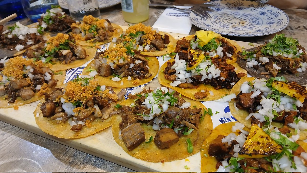 vtemarticent's tweet image. Enjoying a Mexican dinner🇲🇽🇲🇽🇲🇽, tacos al pastor are my favorite 🌮🌮🌮😋😋😋