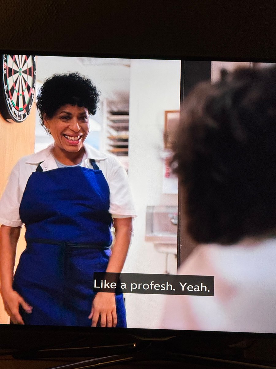 Plssomebodysay's tweet image. ONE OF MY FAV SCENES OF THE BEAR!!! “You dress like Syd” “I like it” #sydcarmy #TheBearFX