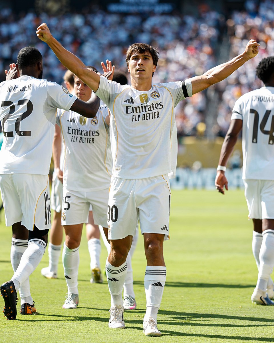 realmadrid's tweet photo. GARCÍA 🤝 GARCÍA https://t.co/m90R5G549Q